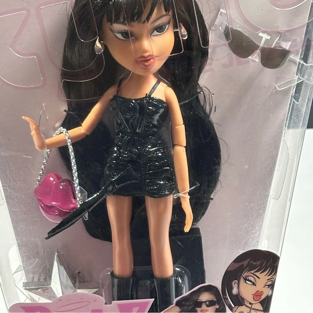 Bratz x Kylie Jenner Day Fashion Doll with Accessories and Certificate - Picture 2 of 12